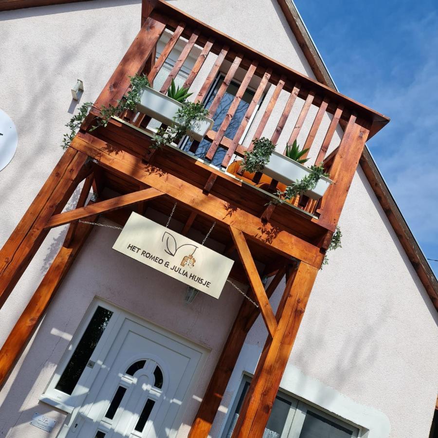 Het Romeo&Julia Huisje Babarc Buitenkant foto